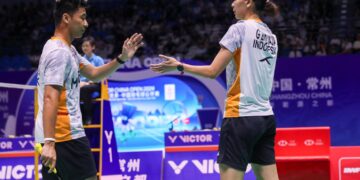 Pasangan Dejan Ferdinansyah dan Gloria Emanuelle Widjaja harus mengakui kekalahan dari Feng Yan Zhe dan Huang Dong Ping