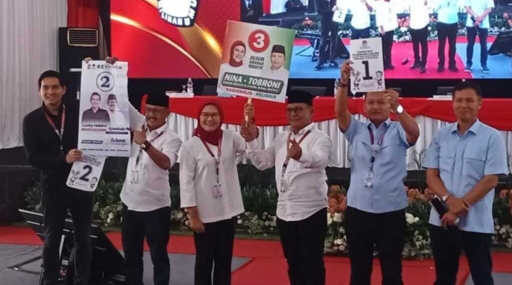 Dalam rapat pleno terbuka Senin (23/9/2024), KPU Kabupaten Indramayu telah menetapkan nomer urut pasangan calon bupati dan wakil bupati Kabupaten Indramayu. Ketiga nomer urut paslon adalah Bambang Hermanto dan Kasan Basari mendapat nomor urut 1, paslon Lucky Hakim dan Syaefudin nomor urut 2 dan paslon Nina Agustina dan Tobroni nomer urut 3.