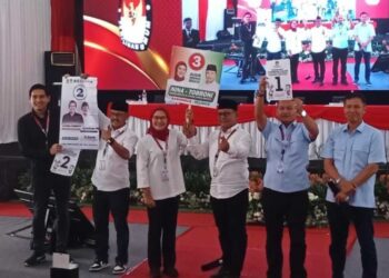 Dalam rapat pleno terbuka Senin (23/9/2024), KPU Kabupaten Indramayu telah menetapkan nomer urut pasangan calon bupati dan wakil bupati Kabupaten Indramayu. Ketiga nomer urut paslon adalah Bambang Hermanto dan Kasan Basari mendapat nomor urut 1, paslon Lucky Hakim dan Syaefudin nomor urut 2 dan paslon Nina Agustina dan Tobroni nomer urut 3.