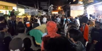 Kedatangan jenazah Ghazwan Ghaisan, pelajar kelas 2 MTs Negeri 3 Kota Tasikmalaya di kediamannya.(Foto:Istimewa).