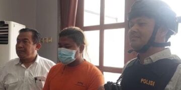 Daini Jarjas (30), sopir angkot pelaku pembunuhan sadis istrinya, Siti Oktaviani (21).(Foto:Istimewa).