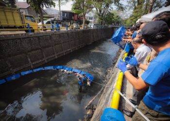Pemerintah Kota Bandung menggelar kegiatan Mapag Hujan (Maraton Bebersih Walungan dan Susukan).