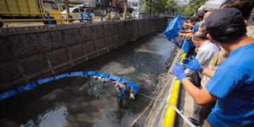 Pemerintah Kota Bandung menggelar kegiatan Mapag Hujan (Maraton Bebersih Walungan dan Susukan).