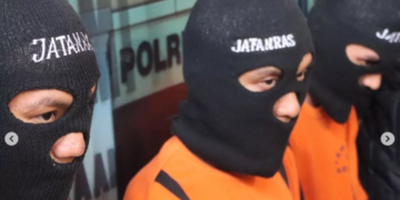 Satuan Reserse Kriminal Polres Sukabumi Kota berhasil mengamankan tiga dari sepuluh anggota komplotan pencuri spesialis pecah kaca dan gembos ban.