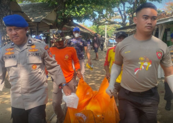 penemuan mayat laki-laki di sebuah warung kosong pada Sabtu, 28 September 2024