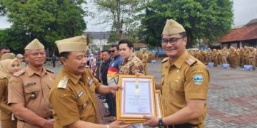 Kepala Dinas Koperasi dan Usaha Kecil Menengah (Diskop UKM) Kabupaten Garut, Ridzky Ridznurdhin, meraih dua penghargaan bergengsi dalam waktu kurang dari satu pekan.