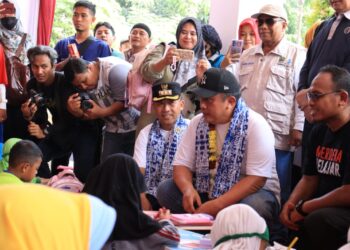 Pj Bupati Bekasi Dedy Supriyadi menghadiri kegiatan Berkolaborasi Terus Melayani ( Botram) yang diselenggarakan oleh Disdukcapil Kabupaten Bekasi yang digelar di Halaman Kantor Kecamatan Cikarang Utara, pada Sabtu (7/9/2024). Foto : Andre M Jafar/Newsroom Diskominfosantik.