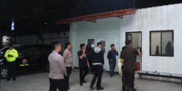 Kapolres Indramayu, AKBP Ari Setyawan Wibowo dan jajarannya kembali melakukan monitoring terhadap gudang logistik KPU Kabupaten Indramayu. (Dok. Istimewa)