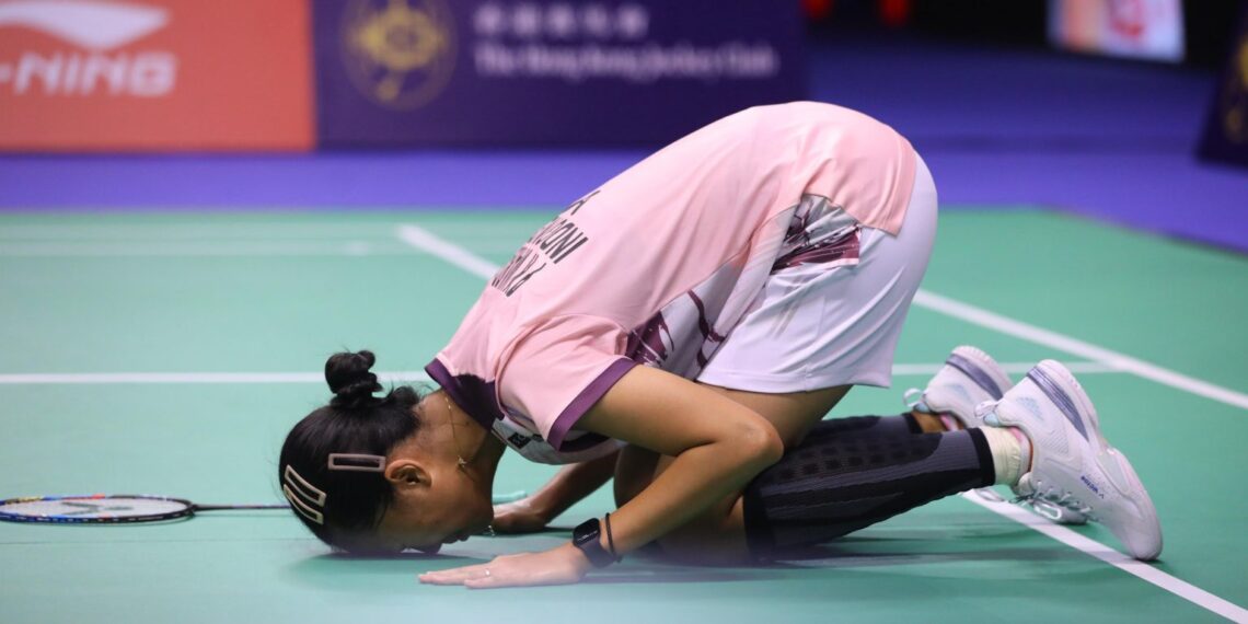 Putri Kusuma Wardani menunjukkan performa menakjubkan dalam pertandingan semifinal dengan mengalahkan Tomoka Miyazaki dari Jepang.