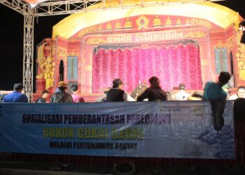 Pemerintah Kabupaten Cirebon menggelar acara sosialisasi pemberantasan rokok ilegal melalui pertunjukan seni sandiwara rakyat, Jumat malam di Gedung Multiguna, Desa Gegesik Wetan, Kecamatan Gegesik