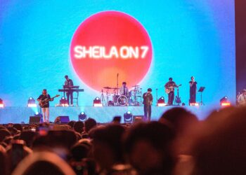 Konser Sheila On 7 di Stadion Si Jalak Harupat Soreang Kabupaten Bandung, Sabtu 28 September 2024.