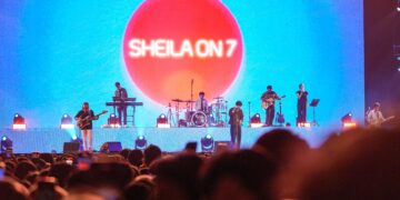 Konser Sheila On 7 di Stadion Si Jalak Harupat Soreang Kabupaten Bandung, Sabtu 28 September 2024.
