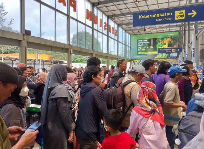 PT Kereta Api Indonesia (Persero) telah mengumumkan penambahan kapasitas tempat duduk dengan menambahkan 1 hingga 2 gerbong pada sejumlah rangkaian kereta api yang berangkat dari Jakarta.