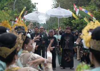 Tradisi Hajat Bumi di Desa Dukuhmaja Kecamatan Luragung Kabupaten Kuningan.