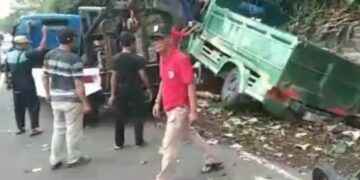 Truk menabrak 5 kendaraan di Jalan Raya Puncak, Cipanas, Kabupaten Cianjur, Minggu (29/09/2024).(Foto:Istimewa).