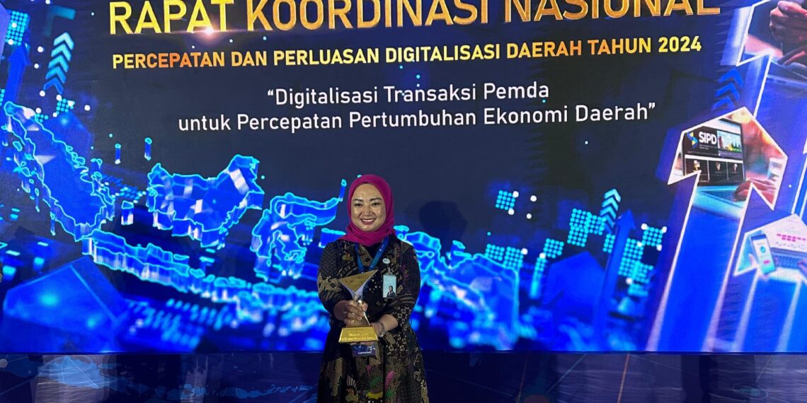 bank bjb, mendapatkan penghargaan sebagai BPD Terbaik dalam Championship Tim Percepatan dan Perluasan Digitalisasi Daerah (TP2DD) 2024. Penghargaan diterima oleh Direktur Komersial dan UMKM bank bjb Nancy Adistyasari.