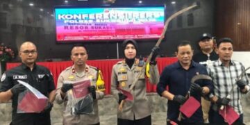 Senjata tajam celurit dan parang yang diamankan dari 11 pelajar terlibat tawuran dan penganiayaan polisi di Kota Sukabumi.(Foto:Istimewa).
