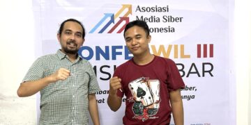 Pasangan pimpinan media di Sumatera Barat CEO Langgam.id Andri El Faruqi dan Pemimpin Redaksi Klikpositif.com Andika D Khagen terpilih secara aklamasi menjadi ketua dan sekretaris Asosiasi Media Siber Indonesia (AMSI) wilayah Sumbar periode 2024-2028.