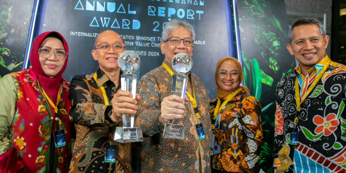 Berkat penerapan GCG yang konsisten dan menyeluruh, bank bjb bersama anak usahanya bank bjb Syariah meraih penghargaan bergengsi dalam ajang Annual Report Award (ARA) 2023. bank bjb meraih kategori BUMD Keuangan dan bank bjb Syariah kategori Syariah Keuangan. Kegiatan diselenggarakan oleh Otoritas Jasa Keuangan (OJK), Kementerian Koordinator Bidang Perekonomian, Kementerian BUMN, Direktorat Jenderal Pajak-Kementerian Keuangan, Bursa Efek Indonesia (BEI), Kliring Penjaminan Efek Indonesia (KPEI), Kustodian Sentral Efek Indonesia (KSEI), Komite Nasional Kebijakan Governance (KNKG) dan Ikatan Akuntan Indonesia (IAI).