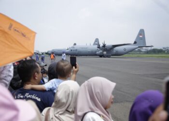 Ribuan pengunjung memadati Landasan Udara Husein Sastranegara pada acara Open Base dan Static Show yang digelar oleh TNI AU dalam rangka merayakan HUT ke-79 TNI.