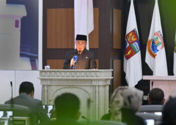 Pj Gubernur Jabar Bey Machmudin di DPRD Jabar.(FOTO: Humas Pemprov Jabar)