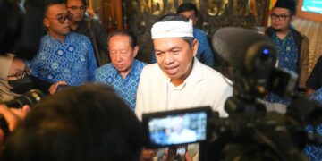 Cagub Jabar Dedi Mulyadi menjelaskan kepada pers terkait isu SARA yang menerpa dirinya. (Dok. Istimewa)