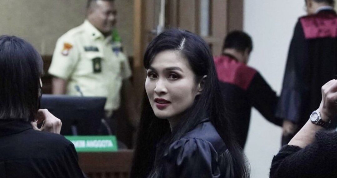 Sandra Dewi hadiri persidangan (foto: x.com)