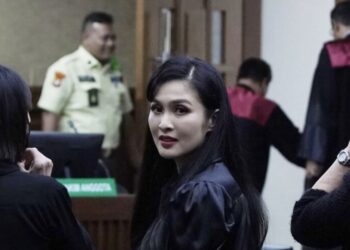 Sandra Dewi hadiri persidangan (foto: x.com)