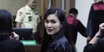 Sandra Dewi hadiri persidangan (foto: x.com)