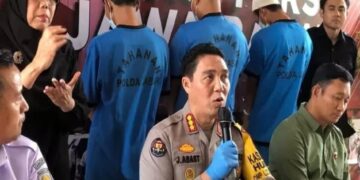 Tiga tersangka pelaku pencurian rel kereta api senilai Rp.513 juta berhasil ditangkap Tim Resmob Ditreskrimum Polda Jabar.(Foto:Istimewa).