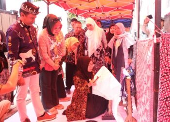 Masyarakat Kampung Batik Paledang Garut Rayakan Hari Batik Nasional 2024