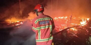 Peristiwa kebakaran menghanguskan kandang dan ribuan ekor ayam di Rajadesa, Kabupaten Ciamis.(Foto:Istimewa).