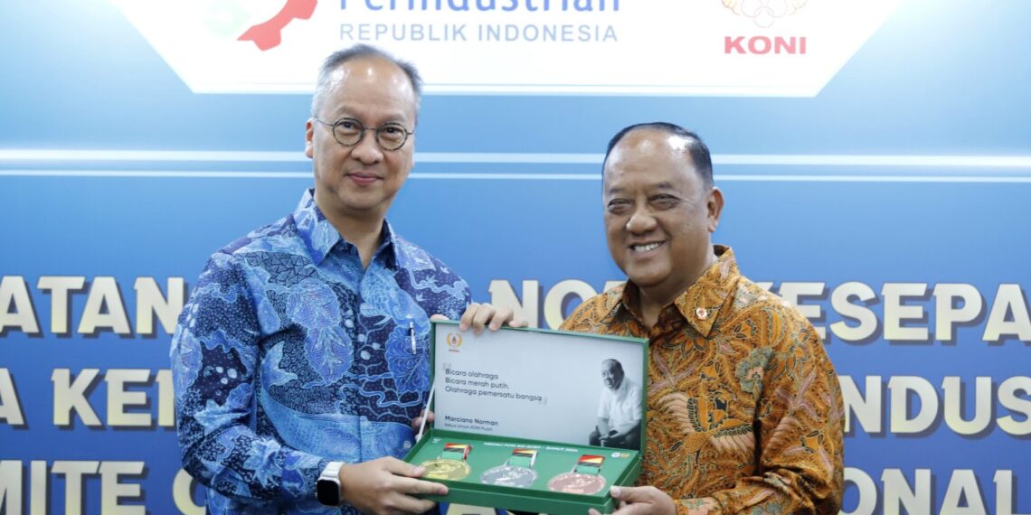 Dalam upaya mengembangkan industri olahraga nasional, Komite Olahraga Nasional Indonesia (KONI) Pusat dan Kementerian Perindustrian RI menandatangani Nota Kesepahaman di Ruangan Rajawali, Kantor Kementerian Perindustrian. Acara tersebut dihadiri oleh Ketua Umum KONI Pusat Letjen TNI Purn Marciano Norman dan Menteri Perindustrian RI Agus Gumiwang Kartasasmita.