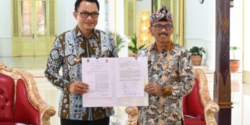 Pemerintah Kabupaten Cirebon dan Kabupaten Kuningan resmi menandatangani perjanjian kerja sama dalam penanggulangan bencana, bertempat di Pendopo Bupati Cirebon.