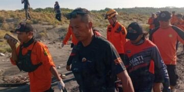 Korban terakhir jatuh ke laut di kawasan dermaga Kabupaten Sukabumi, yang berhasil ditemukan Tim SAR gabungan.(Foto Istimewa).