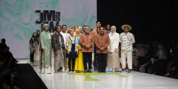Mendag Zulkifli Hasan membuka Jakarta Muslim Fashion Week (JMFW) 2025 yang berlangsung di Indonesia Convention Exhibition (ICE), Bumi Serpong Damai, Kabupaten Tangerang, Banten.(FOTO: Humas Kemendag)