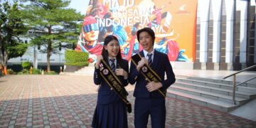 Pola pikir positif memiliki peran penting bagi pemuda Indonesia dalam menggapai prestasi dan menghadapi tantangan di masa depan. Itulah yang diyakini kakak-beradik Mischka Aoki dan Devon Kei Enzo, tokoh muda inspiratif dengan segudang prestasi nasional dan internasional.(foto:herry/kemenpora.go.id)