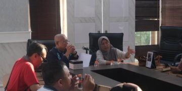 Sekretaris Daerah (Sekda) Kabupaten Garut, Nurdin Yana, memberikan apresiasi kepada Nissa Wargadipura yang berhasil meraih penghargaan internasional Food HERO's dari Organisasi Pangan dan Pertanian Perserikatan Bangsa-Bangsa (FAO).