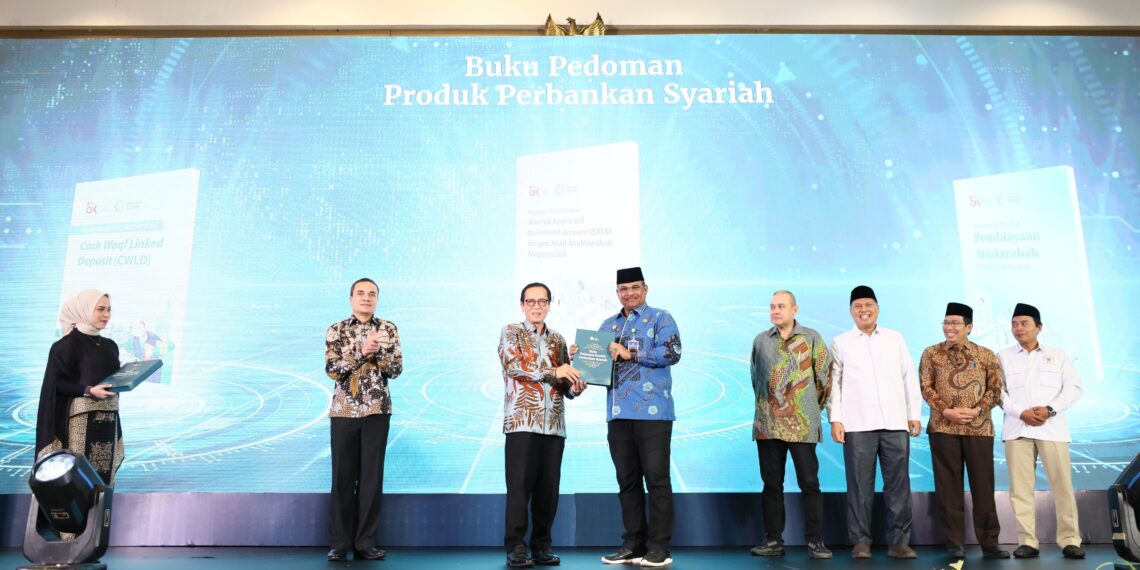 Buku pedoman produk perbankan syariah tersebut diluncurkan dalam agenda puncak Pertemuan Tahunan Perbankan Syariah 2024 dengan tema “Akselerasi Pengembangan Perbankan Syariah Membangun Negeri" oleh Kepala Eksekutif Pengawas Perbankan OJK Dian Ediana Rae di Banda Aceh, Jum'at (25/10).