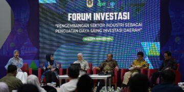 Pemerintah Kabupaten (Pemkab) Bogor berkomitmen untuk jadikan Kabupaten Bogor sebagai destinasi investasi yang menarik. Hal ini dikatakan Sekretaris Daerah (Sekda) Kabupaten Bogor, Ajat Rochmat Jatnika saat mewakili Pj. Bupati Bogor pada acara Forum Investasi, di Lorin Hotel, Babakan Madang, Selasa (22/10).