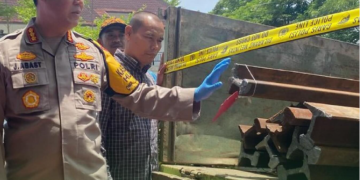 Pencurian rel kereta api cadangan PT KAI.