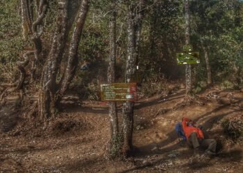 Pendaki gunung beristirahat.(Foto: Satujabar.com)