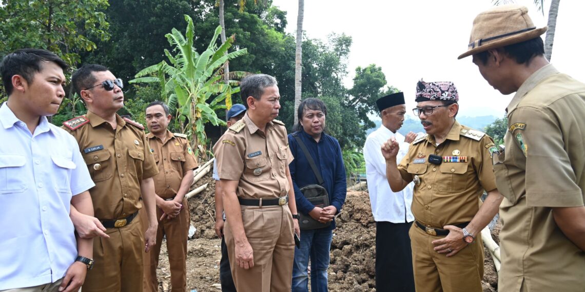 Syukuran pembukaan lahan wisata Kolam Renang dan Wahana Permainan Edukatif Milmel Land di Dusun Dayeuh, RT.006 RW.002, Desa Ciwiru, Kecamatan Pasawahan, dihadiri oleh Pj Bupati Kuningan Iip Hidajat. Acara berlangsung pada Senin (21/10/2024).(FOTO: Humas Pemkab Kuningan)