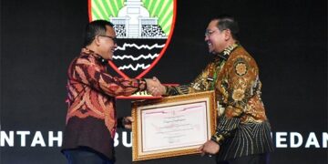 Pj Bupati Sumedang Terima Penghargaan dari Menpan RB