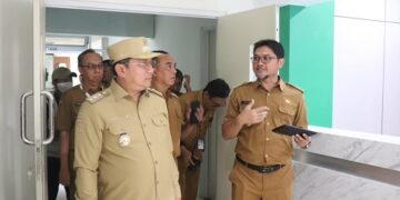 Pj Bupati Sumedang, Yudia Ramli, melakukan kunjungan kerja sekaligus monitoring ke RSUD Umar Wirahadikusumah pada Senin (14/10/2024).