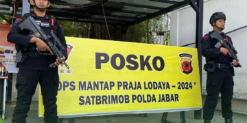 Sebanyak 30 Personel Sat Brimob Polda Jabar dikerahkan untuk melaksanakan pengamanan di Kantor KPU Provinsi Jawa Barat, ditambah dari Satgas Polda Jabar yang tergabung dalam Operasi Mantap Praja Lodaya 2024