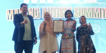 Penyerahan 10 resolusi hasil dari MAS24. Foto: dokumen panitia.