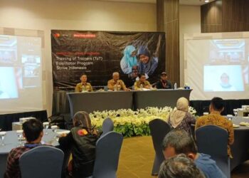 Sekretaris Daerah (Sekda) Kabupaten Garut, Nurdin Yana, memberikan apresiasi kepada Mercy Corps Indonesia atas kontribusinya dalam pelatihan lebih dari 32 ribu Usaha Mikro Kecil Menengah (UMKM) di Kabupaten Garut.(FOTO: Humas Pemkab Garut)