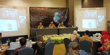 Sekretaris Daerah (Sekda) Kabupaten Garut, Nurdin Yana, memberikan apresiasi kepada Mercy Corps Indonesia atas kontribusinya dalam pelatihan lebih dari 32 ribu Usaha Mikro Kecil Menengah (UMKM) di Kabupaten Garut.(FOTO: Humas Pemkab Garut)