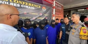 Para tersangka dari sejumlah kasus kejahatan yang diungkap Polres Cimahi. Salah satunya kasus peredaran narkoba jenis sabu.(Foto:Istimewa).